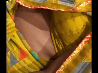 middle aged milf aunty hip show in saree