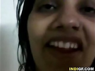 I bought clothes for my desi neighbor and she gave me a blowjob
